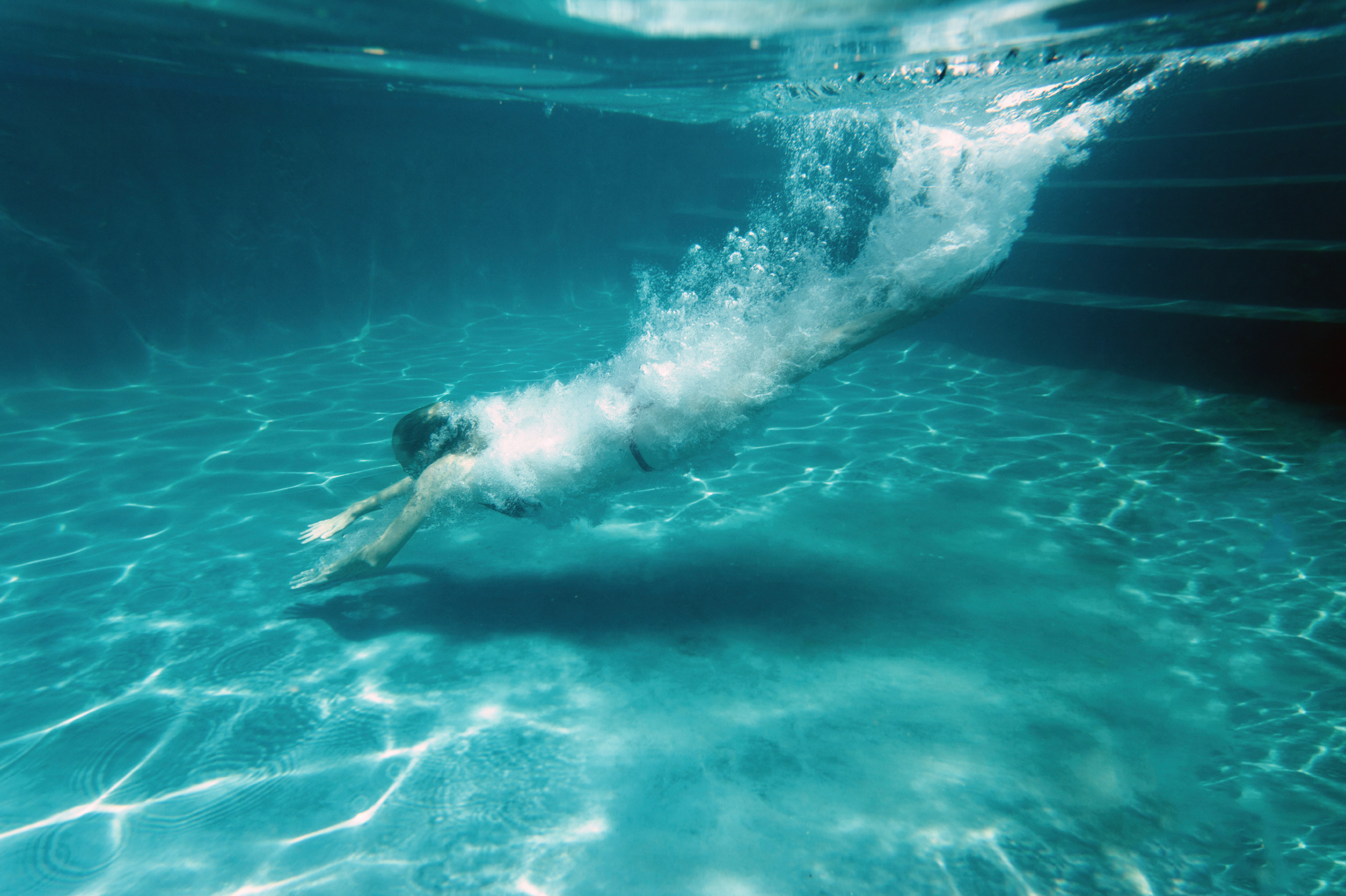 Schwimmende Frau